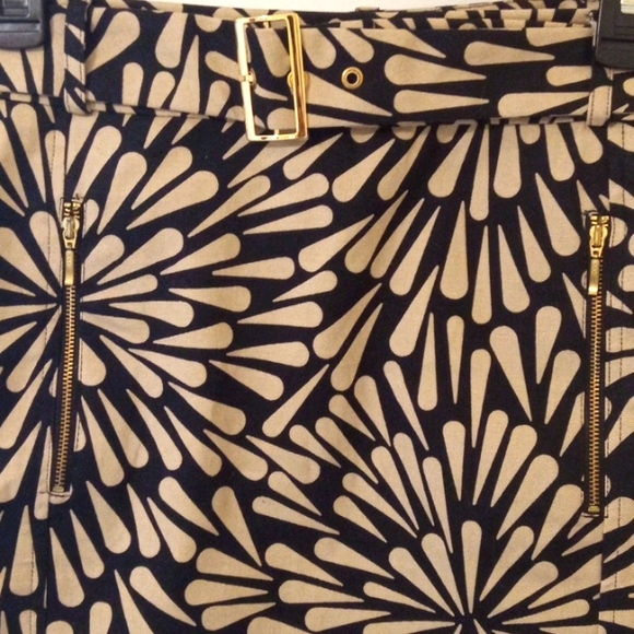 TALBOTS PETITES BLACK TAN SUNBURST PATTERN BELTED SKIRT SIZE 12 NWOT - Picture 2 of 10